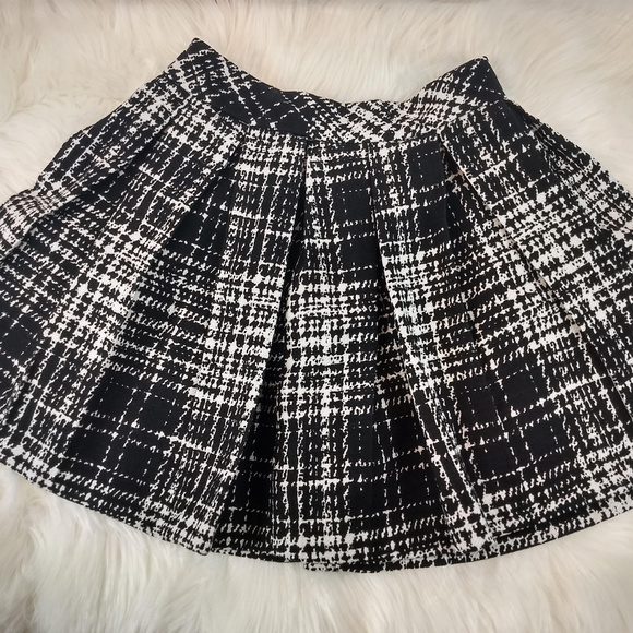 Banana Republic Dresses & Skirts - Banana Republic pleated skirt
